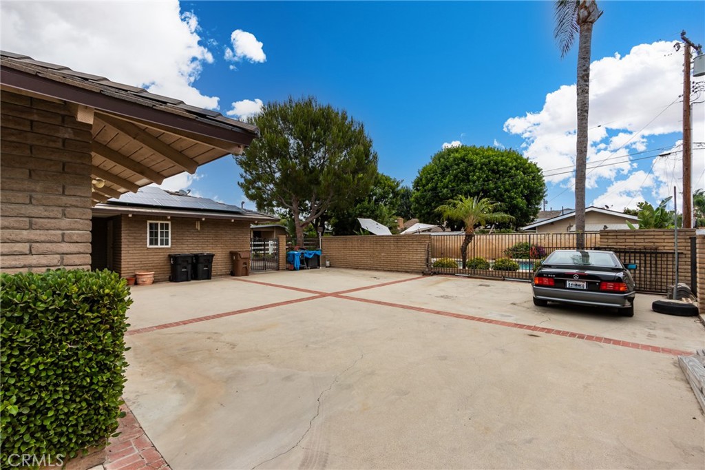 5802 Lakehaven Way