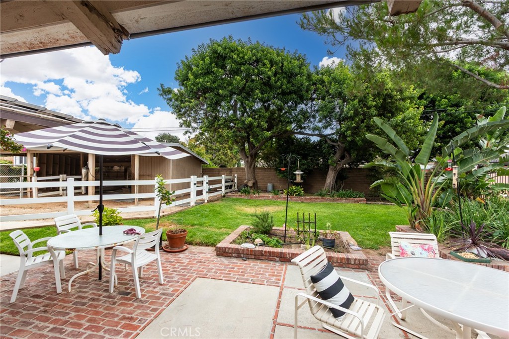 5802 Lakehaven Way
