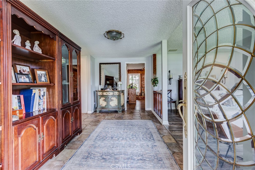 5802 Lakehaven Way