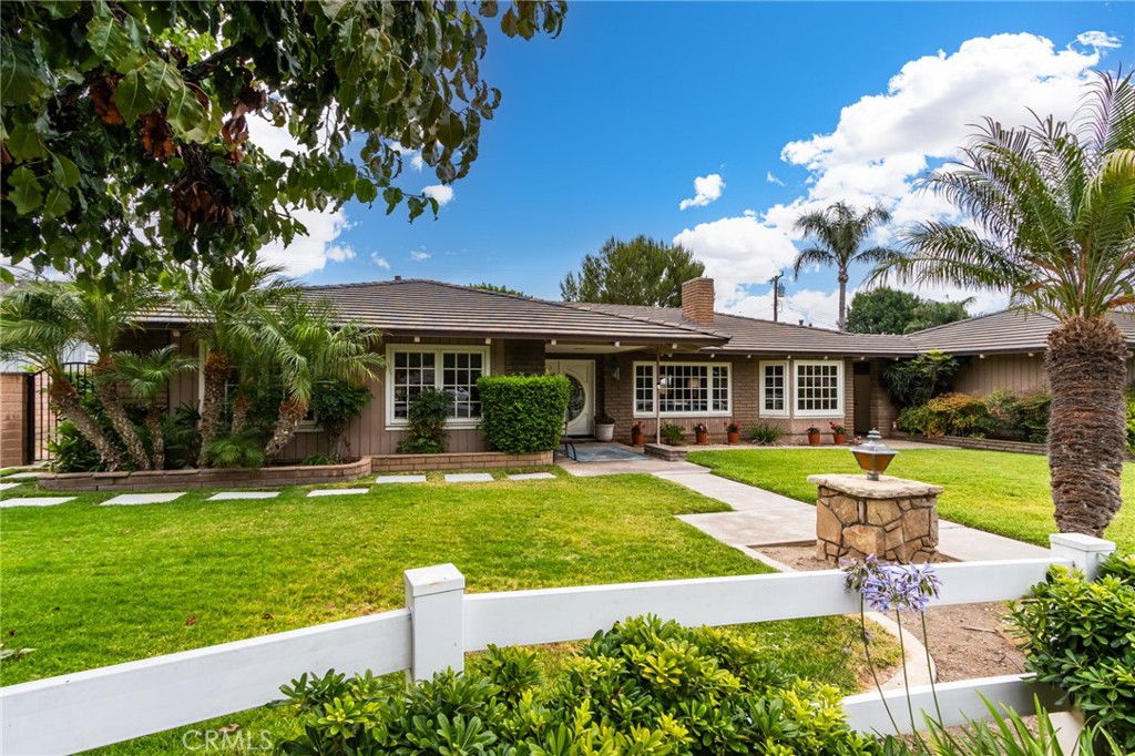 5802 Lakehaven Way