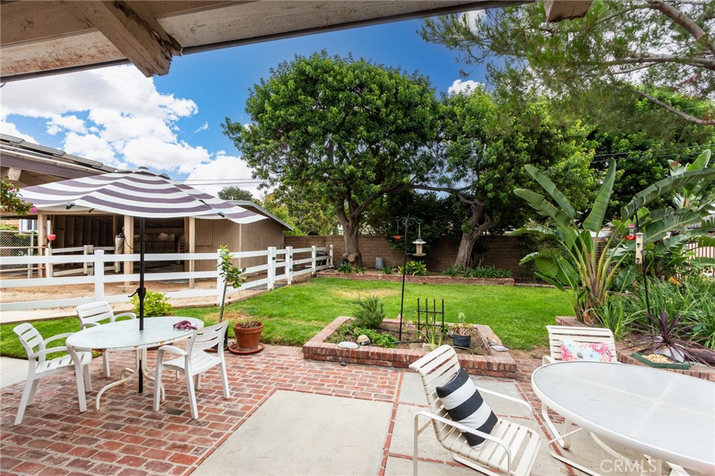 5802 Lakehaven Way