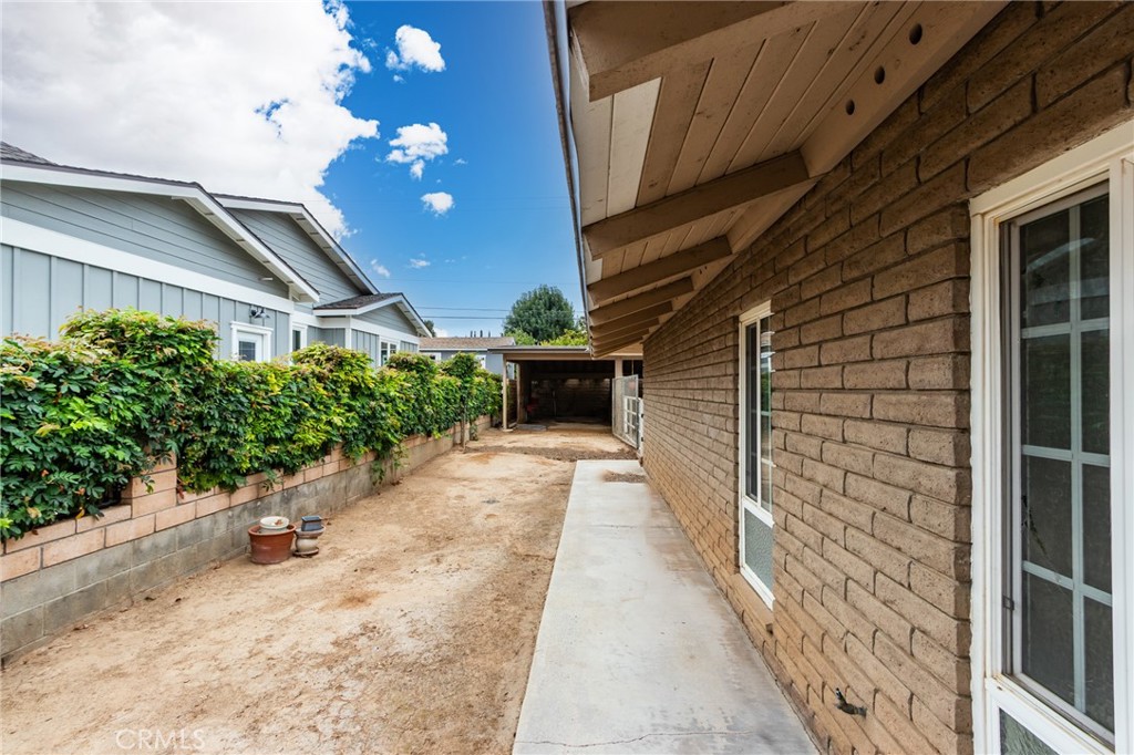 5802 Lakehaven Way