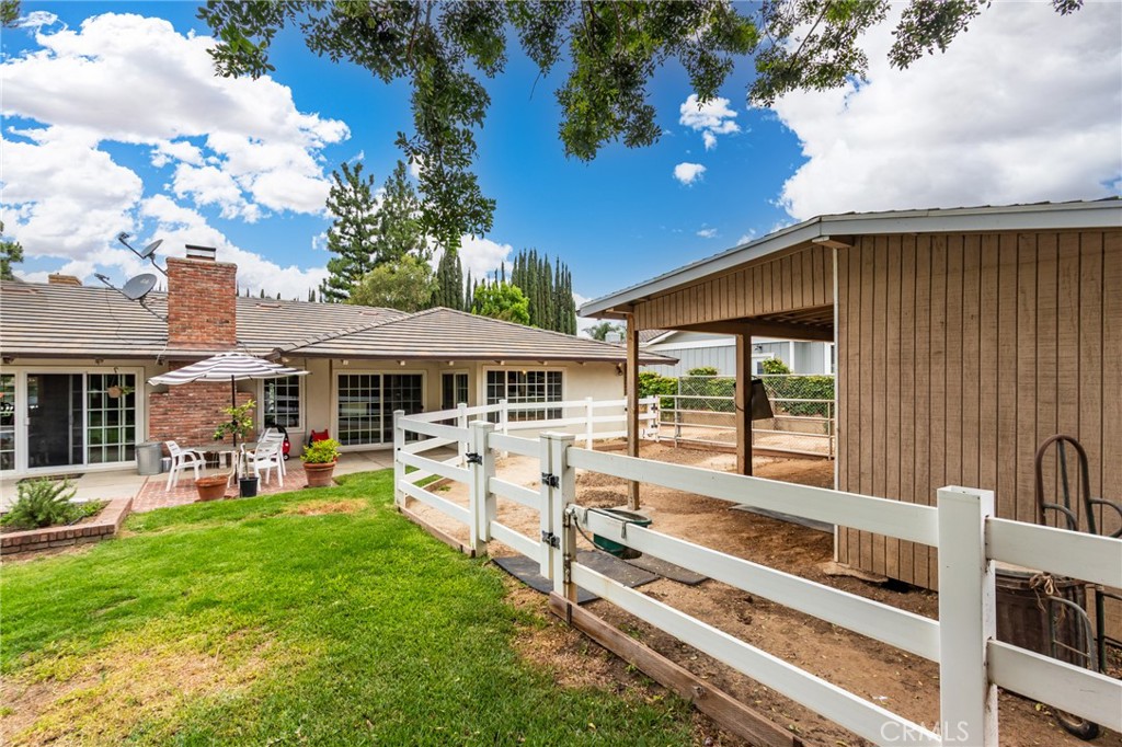 5802 Lakehaven Way