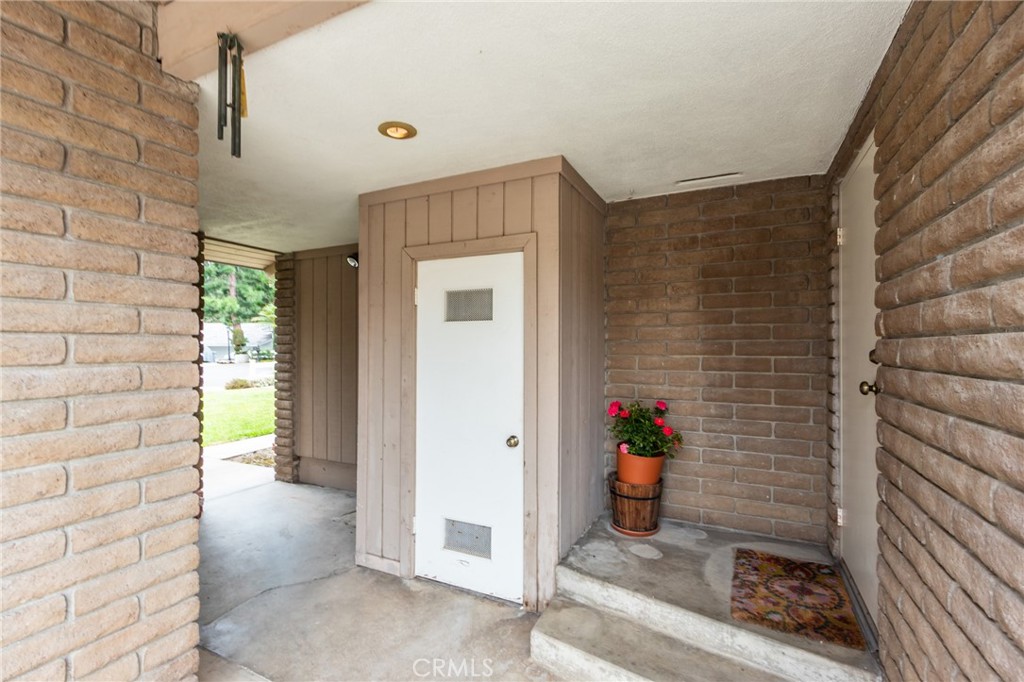 5802 Lakehaven Way