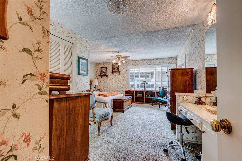 5802 Lakehaven Way