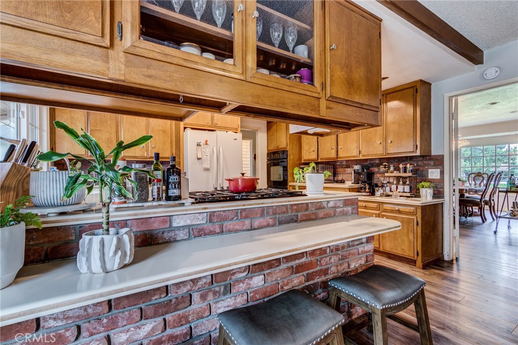 5802 Lakehaven Way
