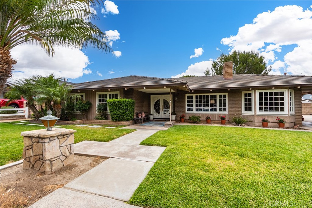 5802 Lakehaven Way