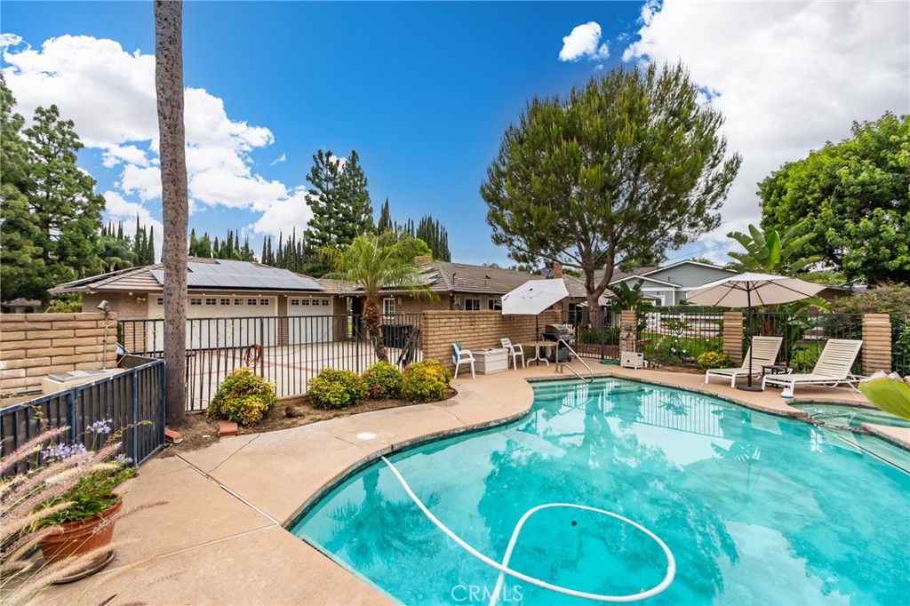 5802 Lakehaven Way