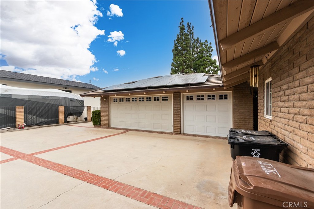 5802 Lakehaven Way