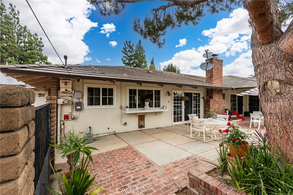 5802 Lakehaven Way