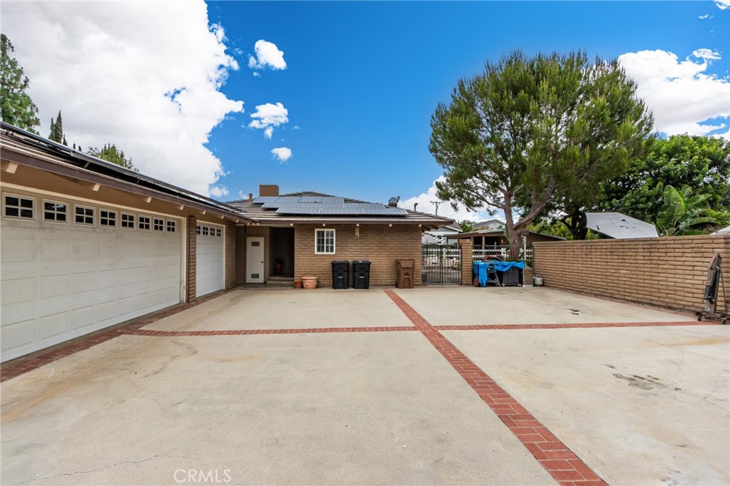 5802 Lakehaven Way