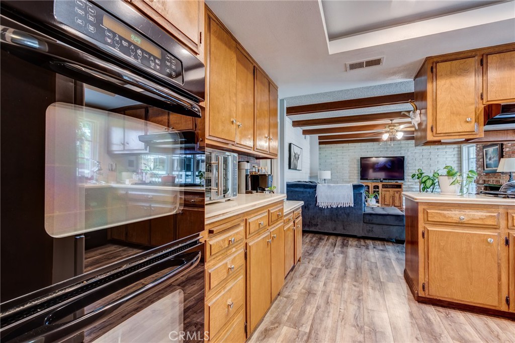 5802 Lakehaven Way