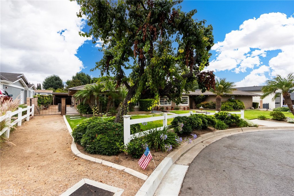 5802 Lakehaven Way