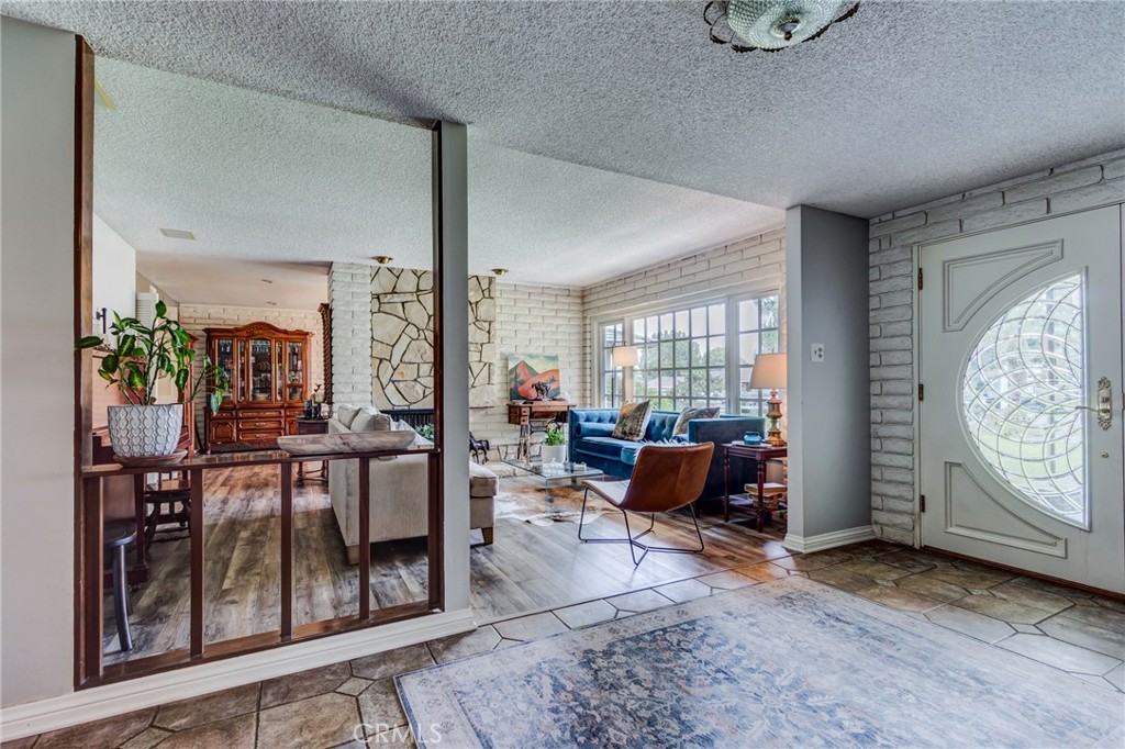 5802 Lakehaven Way