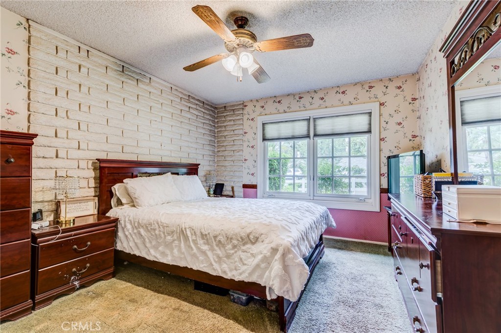 5802 Lakehaven Way