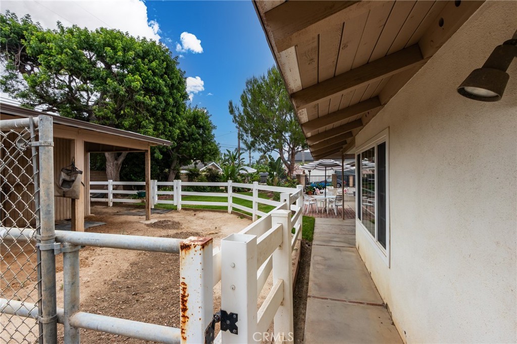 5802 Lakehaven Way