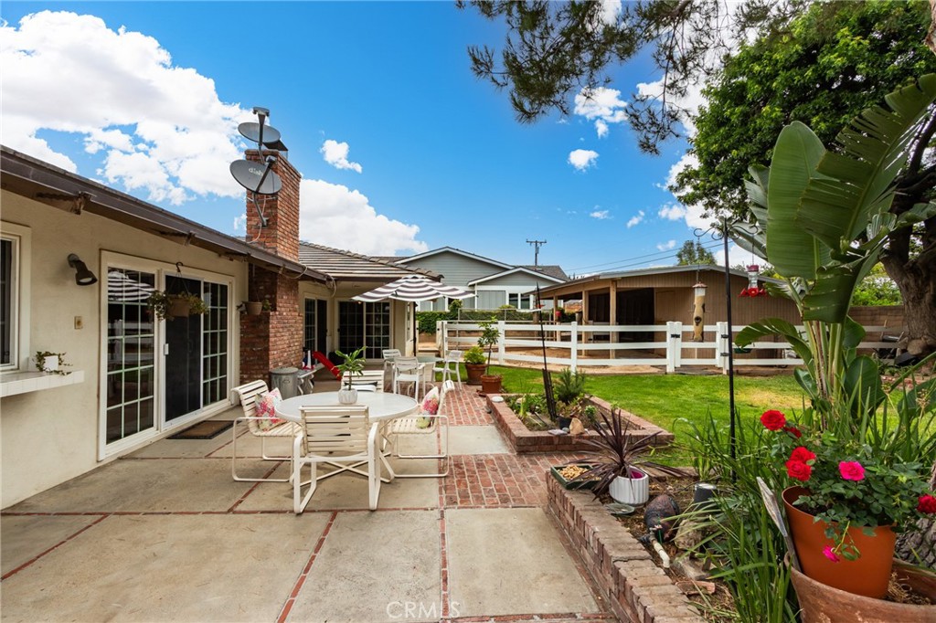 5802 Lakehaven Way