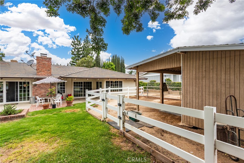 5802 Lakehaven Way