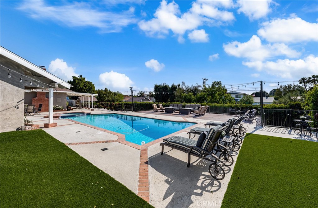 4571 Mimosa Drive