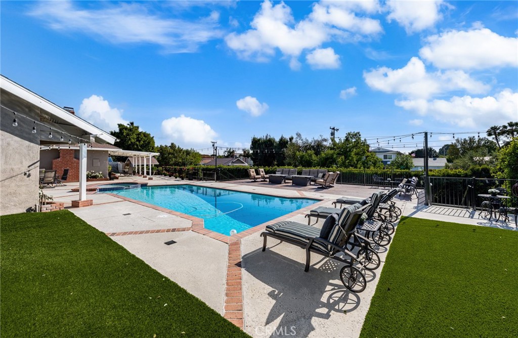 4571 Mimosa Drive