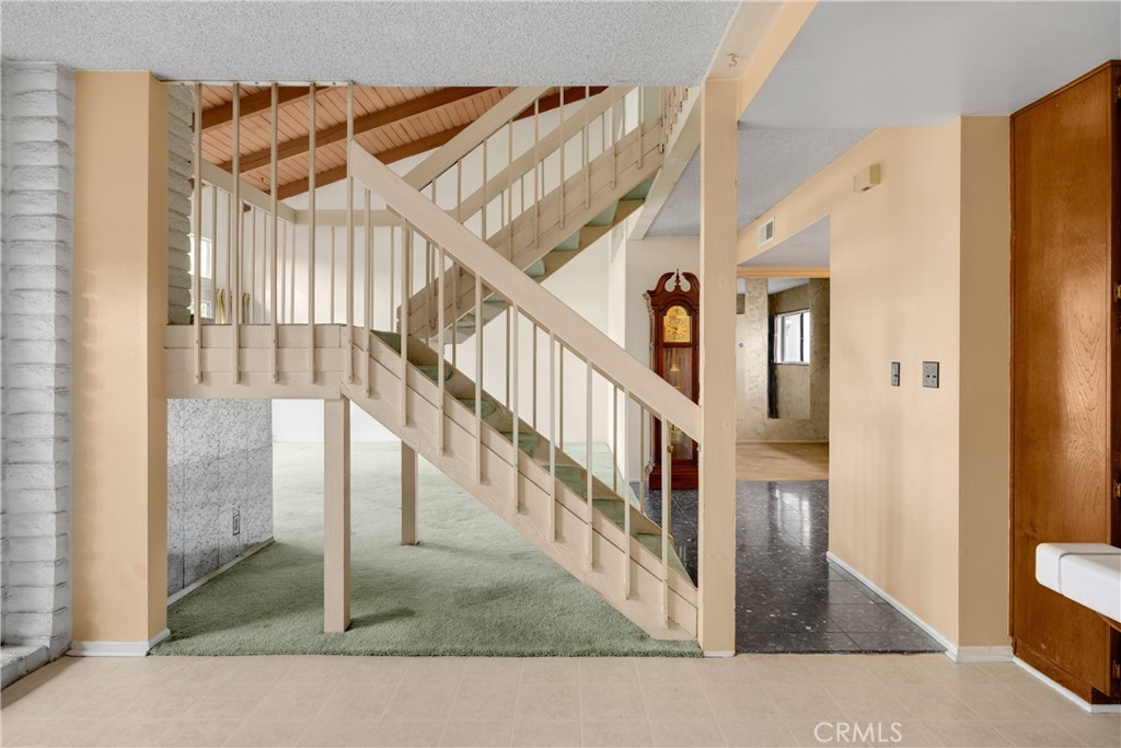 2622 N Tustin Avenue (147)