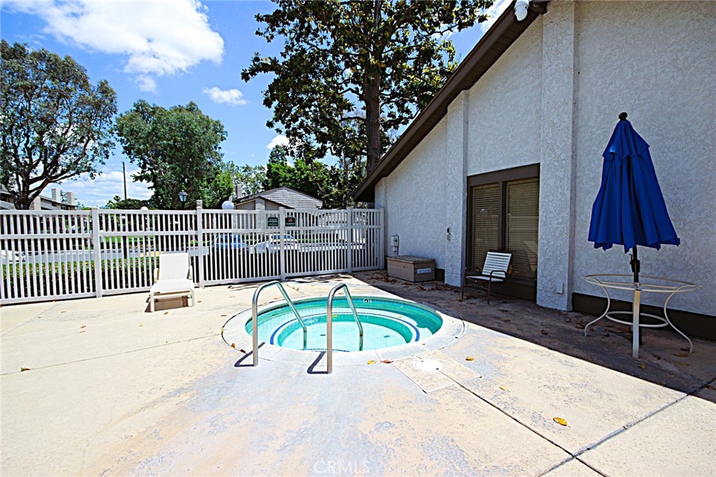 2622 N Tustin Avenue (147)