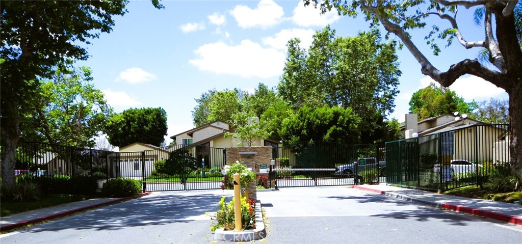 2622 N Tustin Avenue (147)