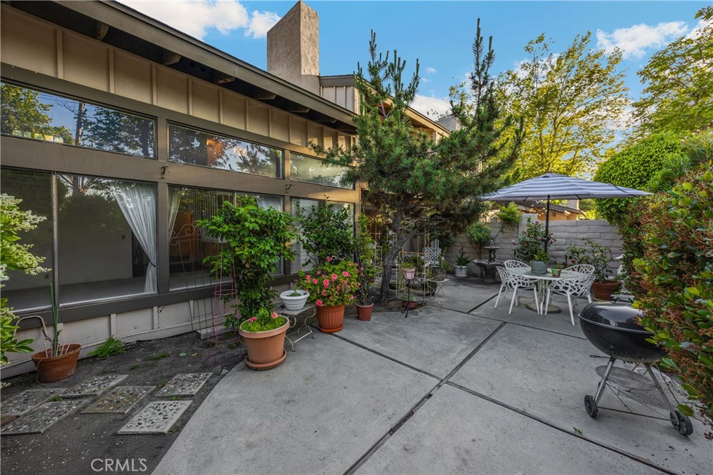 2622 N Tustin Avenue (147)