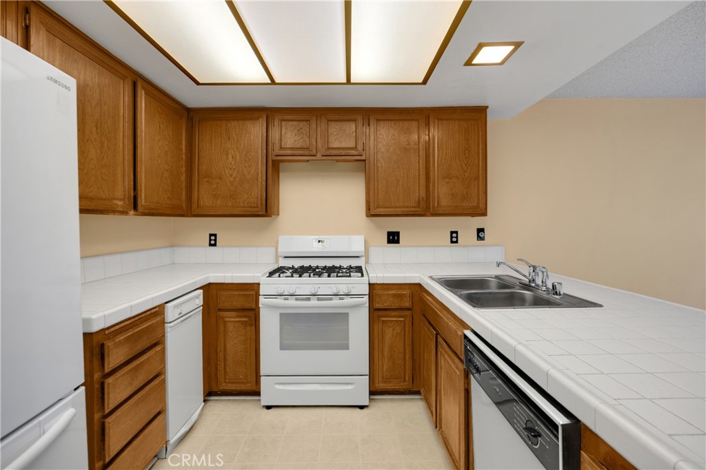 2622 N Tustin Avenue (147)