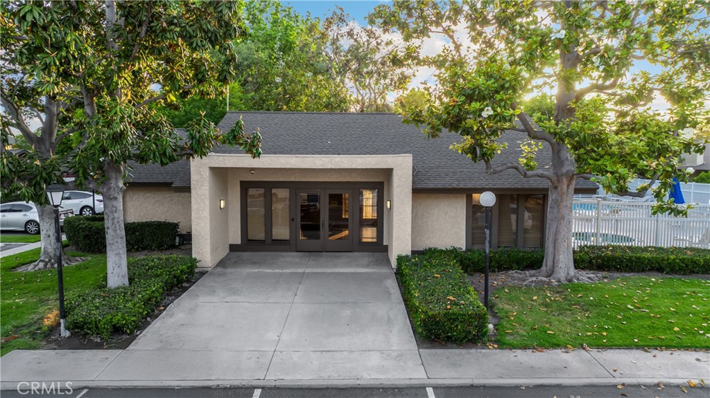 2622 N Tustin Avenue (147)