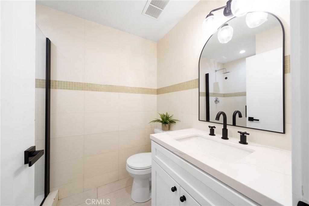 957 S Gramercy Drive 105