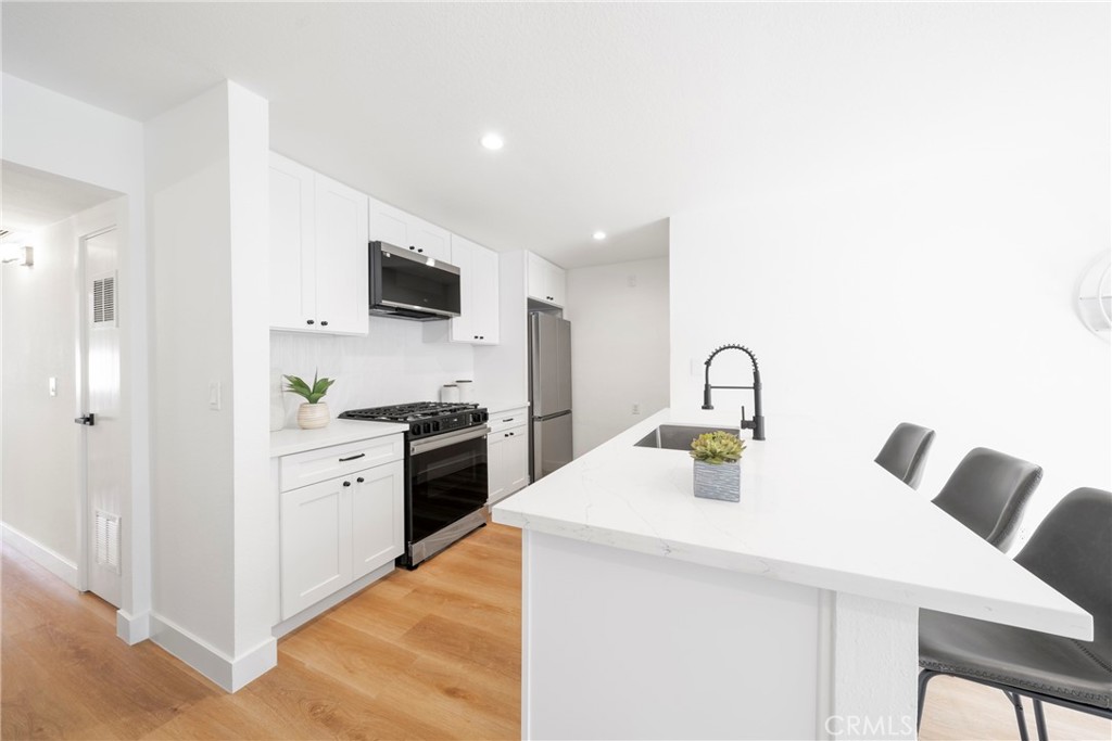 957 S Gramercy Drive 105