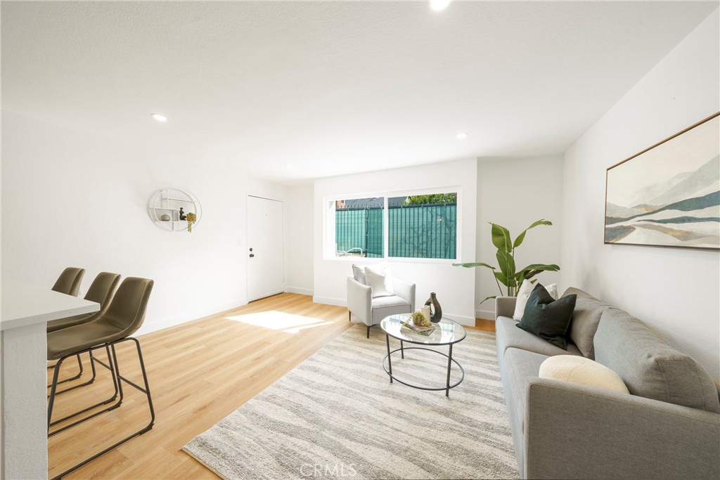 957 S Gramercy Drive 105