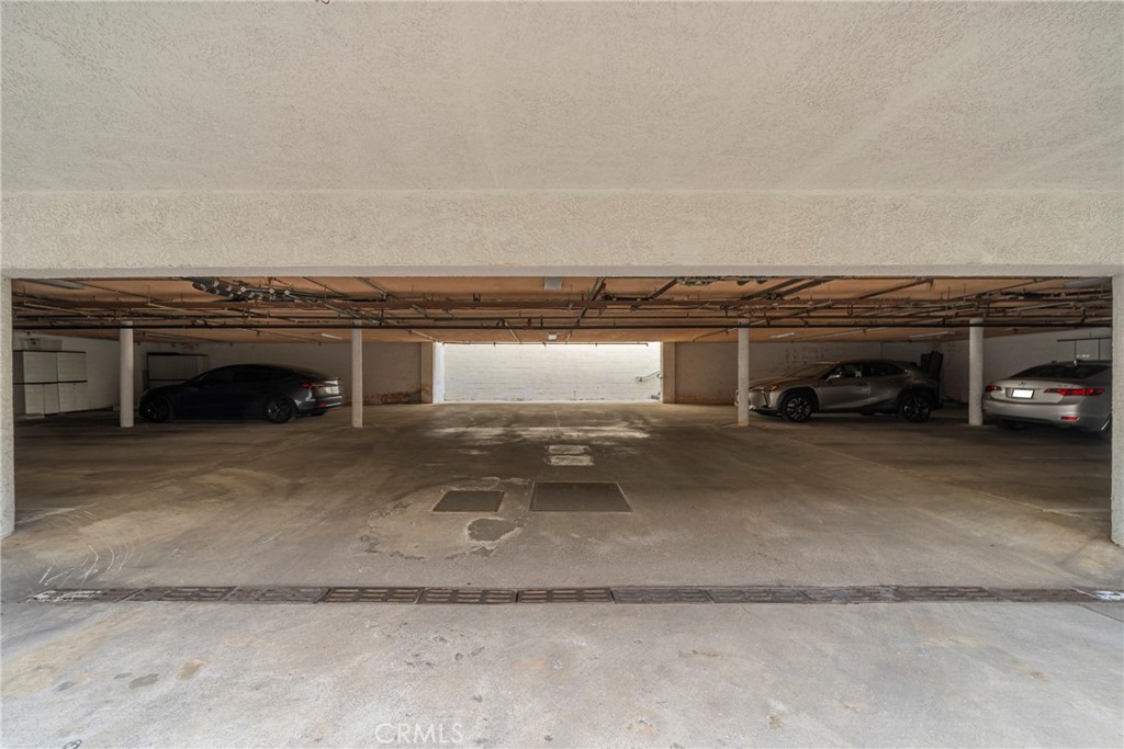 957 S Gramercy Drive 105