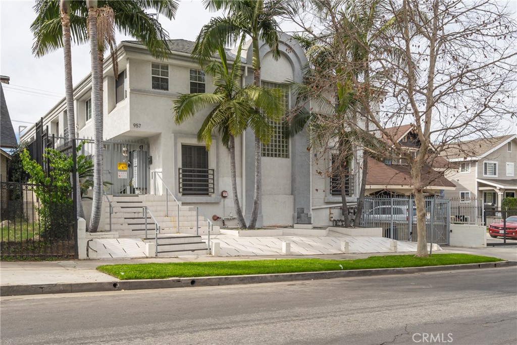 957 S Gramercy Drive 105