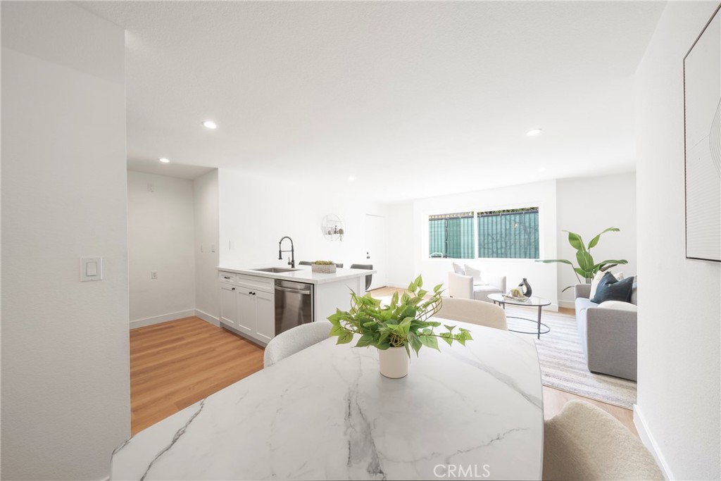 957 S Gramercy Drive 105