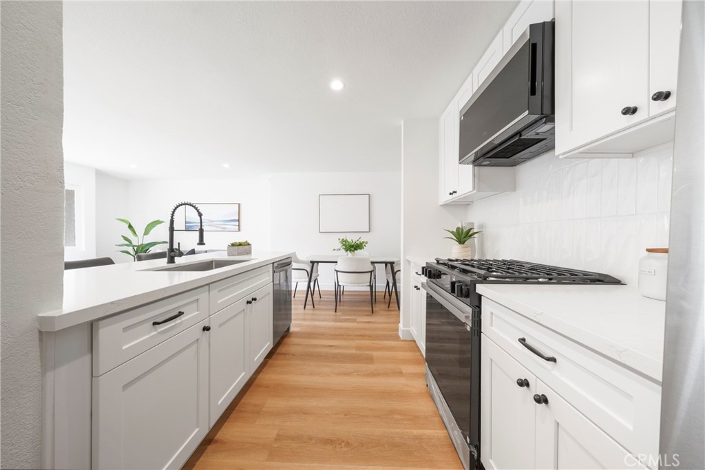 957 S Gramercy Drive 105