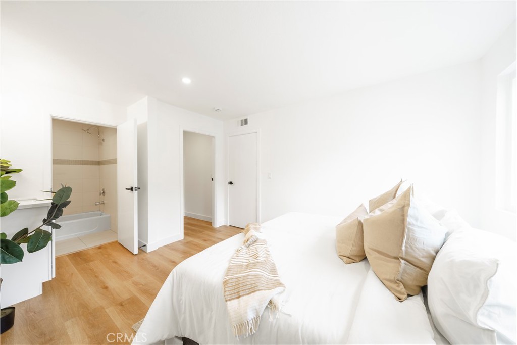 957 S Gramercy Drive 105