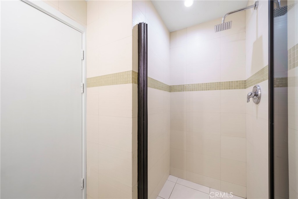 957 S Gramercy Drive 105