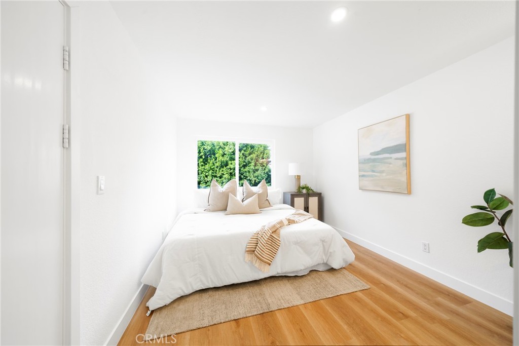 957 S Gramercy Drive 105