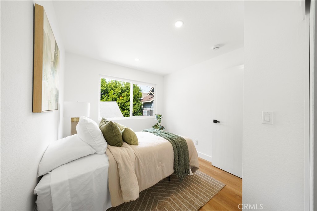 957 S Gramercy Drive 105