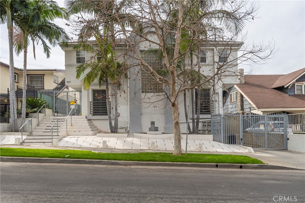 957 S Gramercy Drive 105