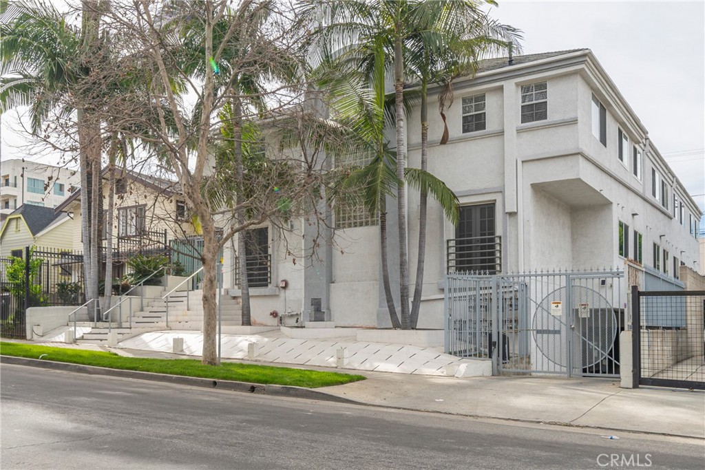 957 S Gramercy Drive 105