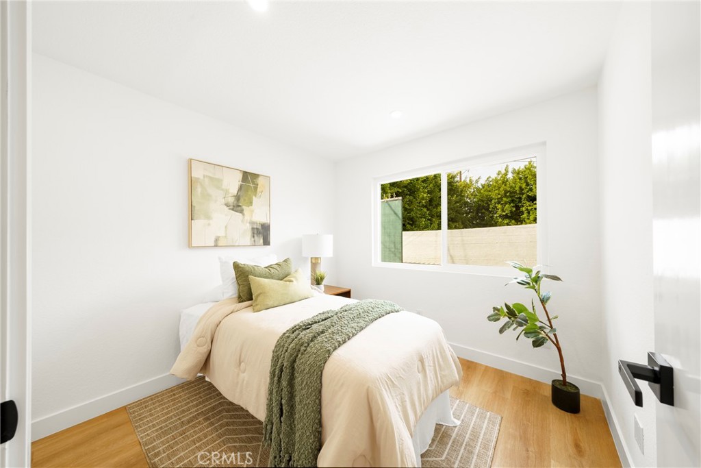 957 S Gramercy Drive 105