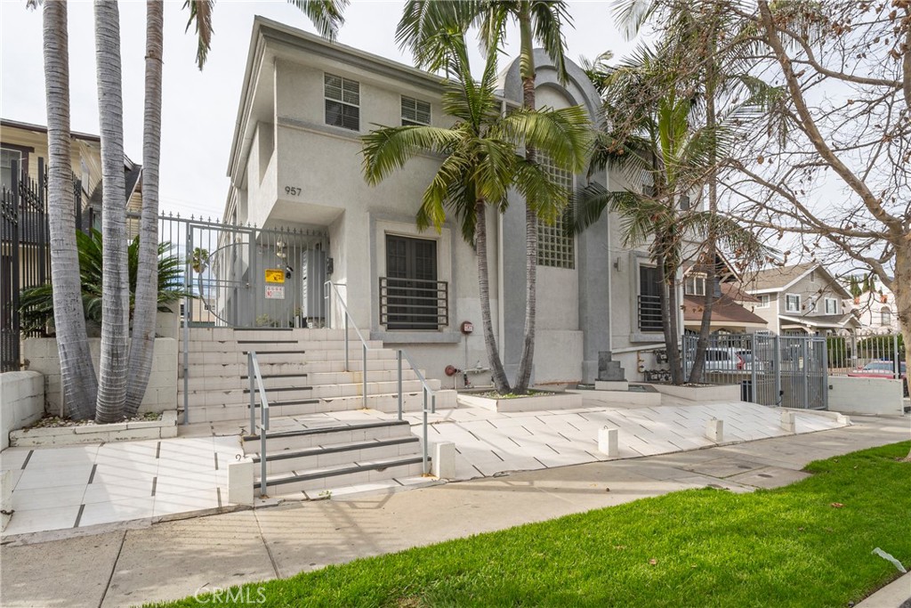 957 S Gramercy Drive 105