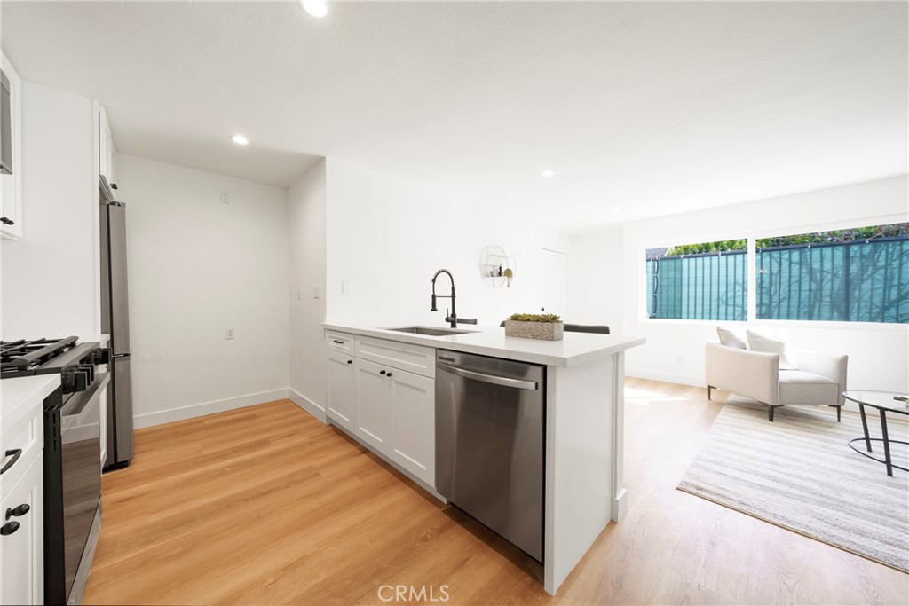 957 S Gramercy Drive 105