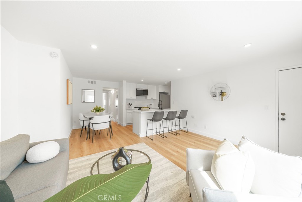 957 S Gramercy Drive 105