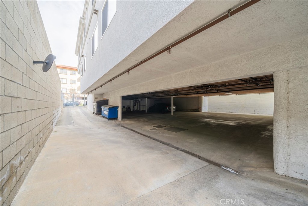 957 S Gramercy Drive 105