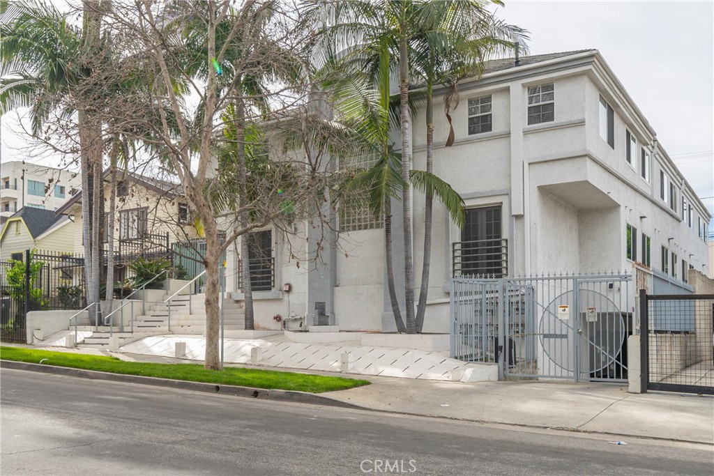 957 S Gramercy Drive 105