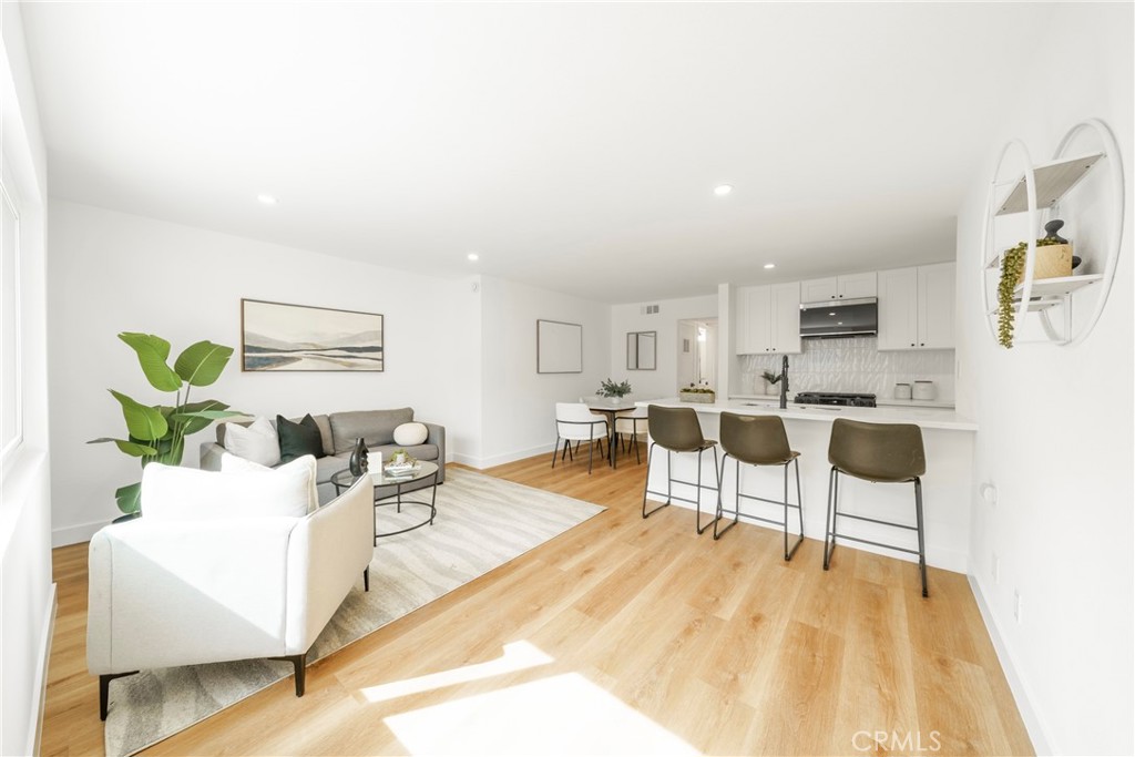 957 S Gramercy Drive 105